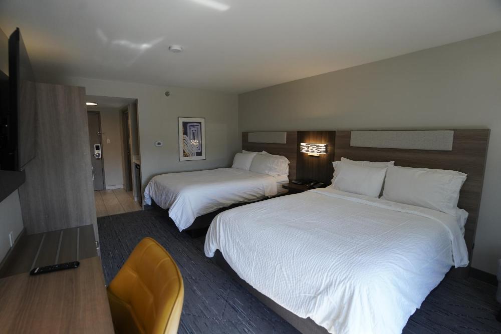 Queen Room with Two Queen Beds - Non-Smoking interior