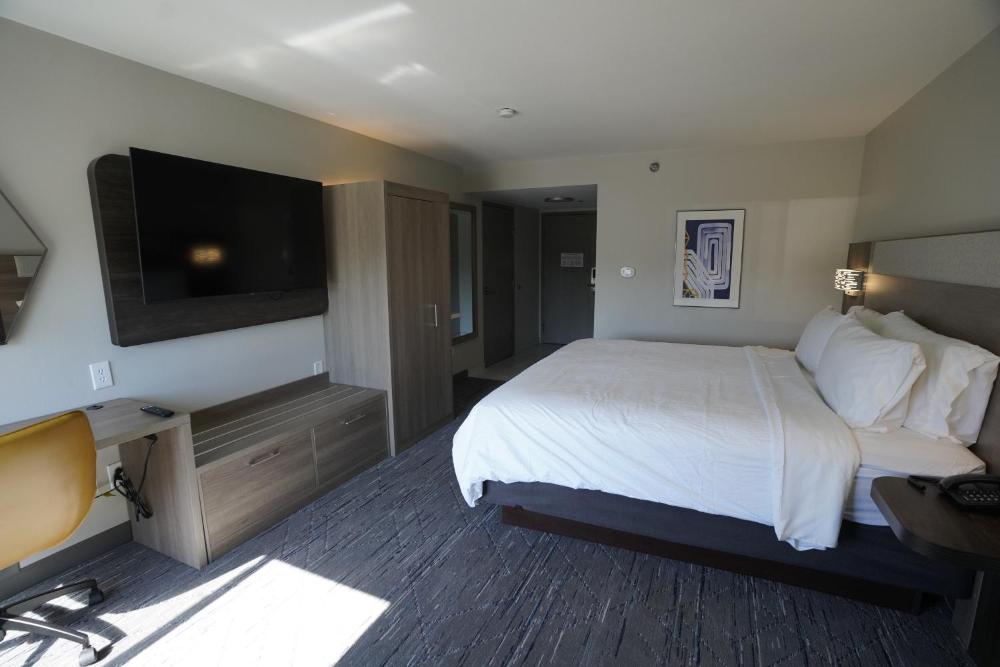 Standard King Room interior